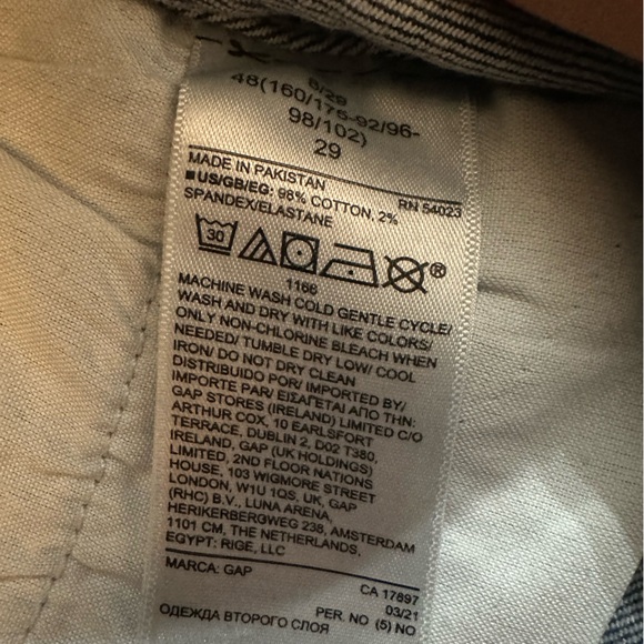 GAP Light Wash Denim Jeans - Picture 7 of 7